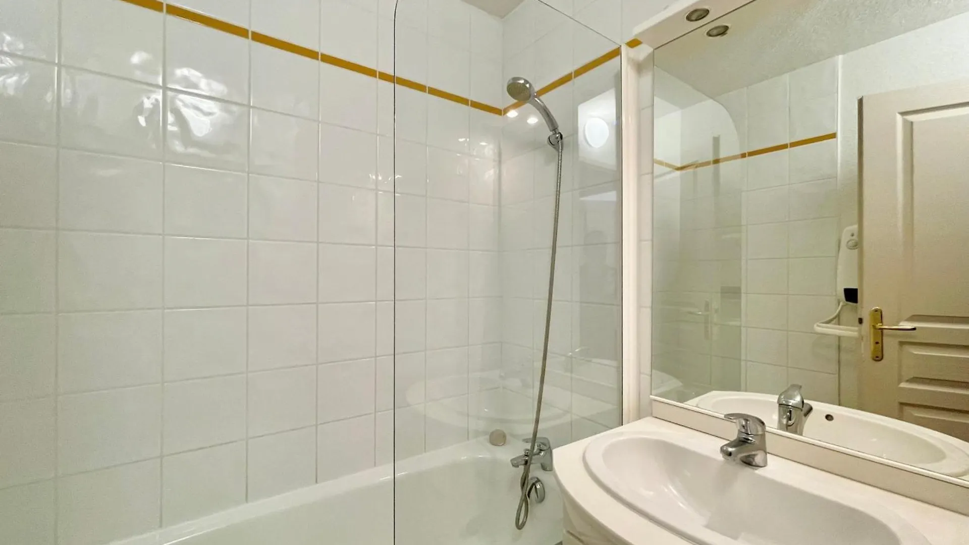 Appartement Cosy Avec Piscine, Animaux Admis Et Parking A Flumet - Fr-1-505-206