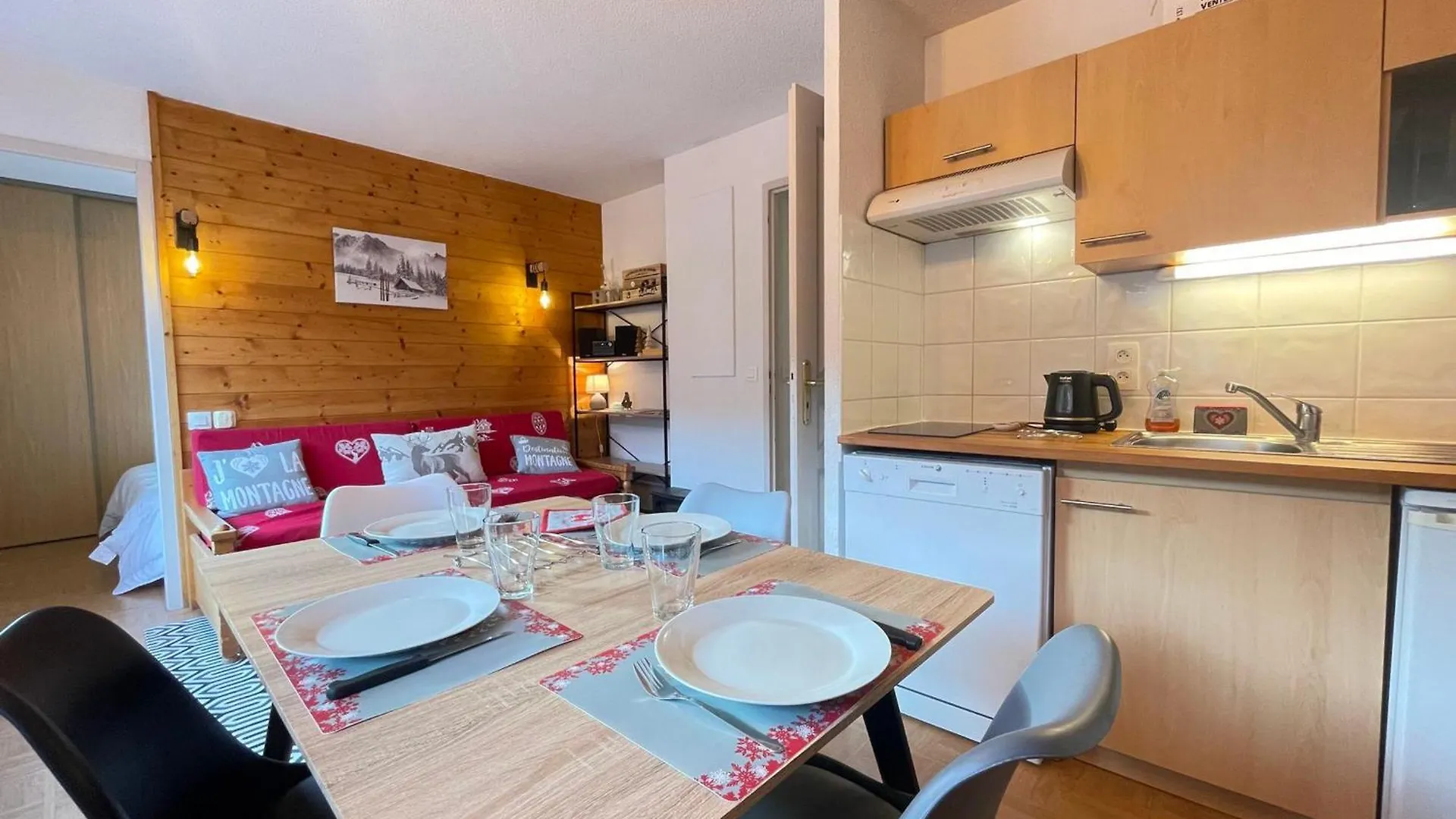 Appartement Cosy Avec Piscine, Animaux Admis Et Parking A Flumet - Fr-1-505-206 0*,